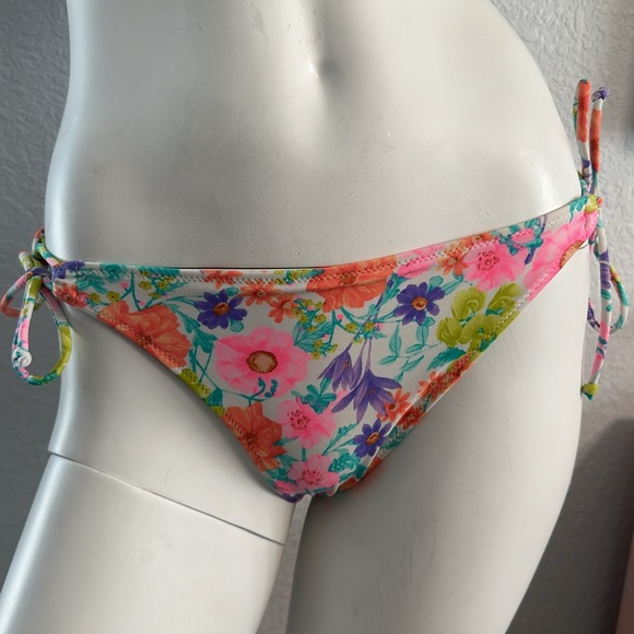 Victoria’s Secret bikini bottom - Picture 2 of 8